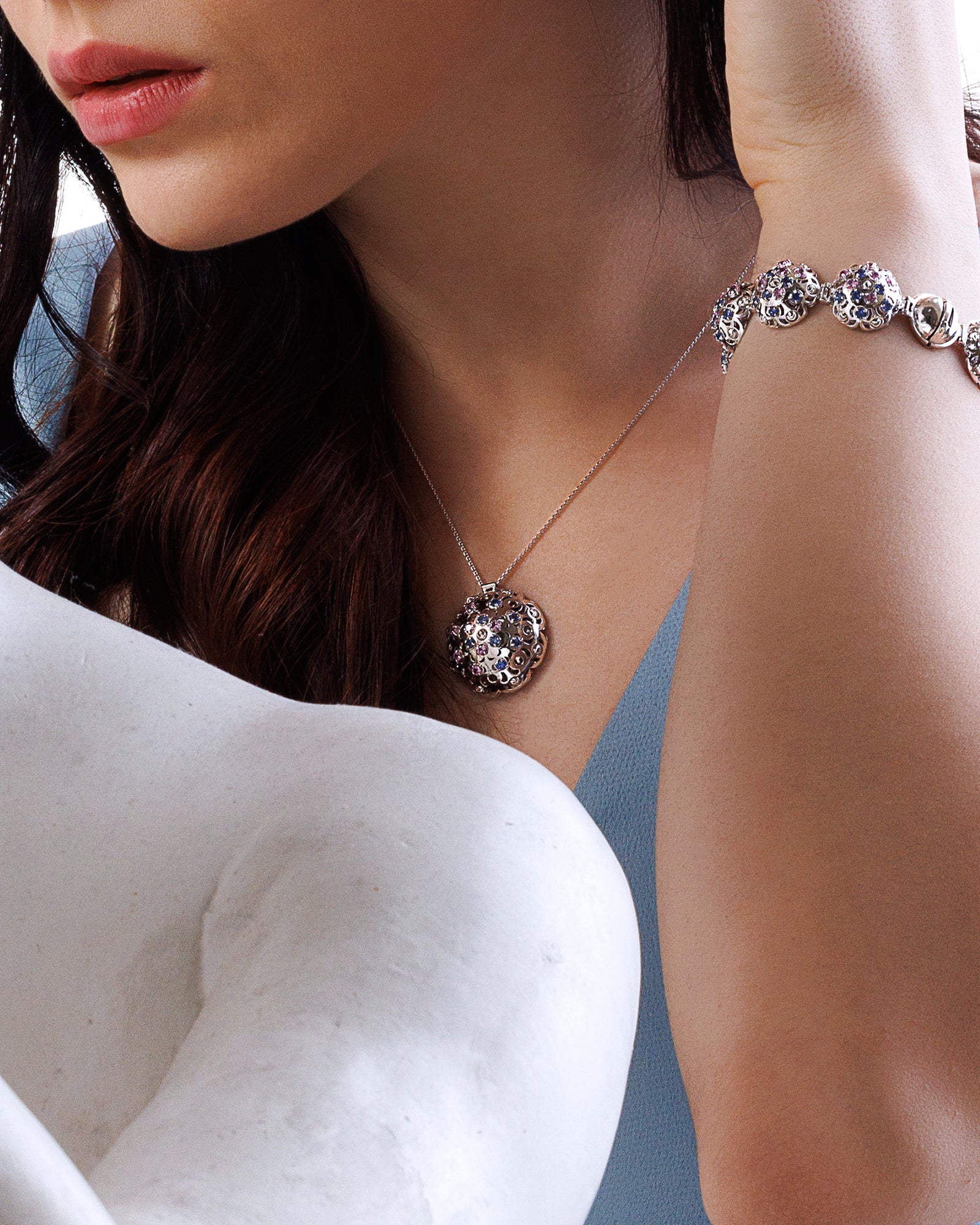 Damasco Large Necklace in 18kt White Gold and Sapphires