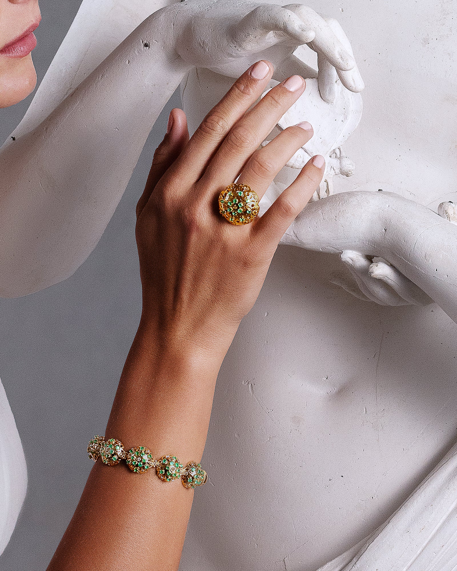 Damascus Bracelet in 18kt Gold and Emeralds